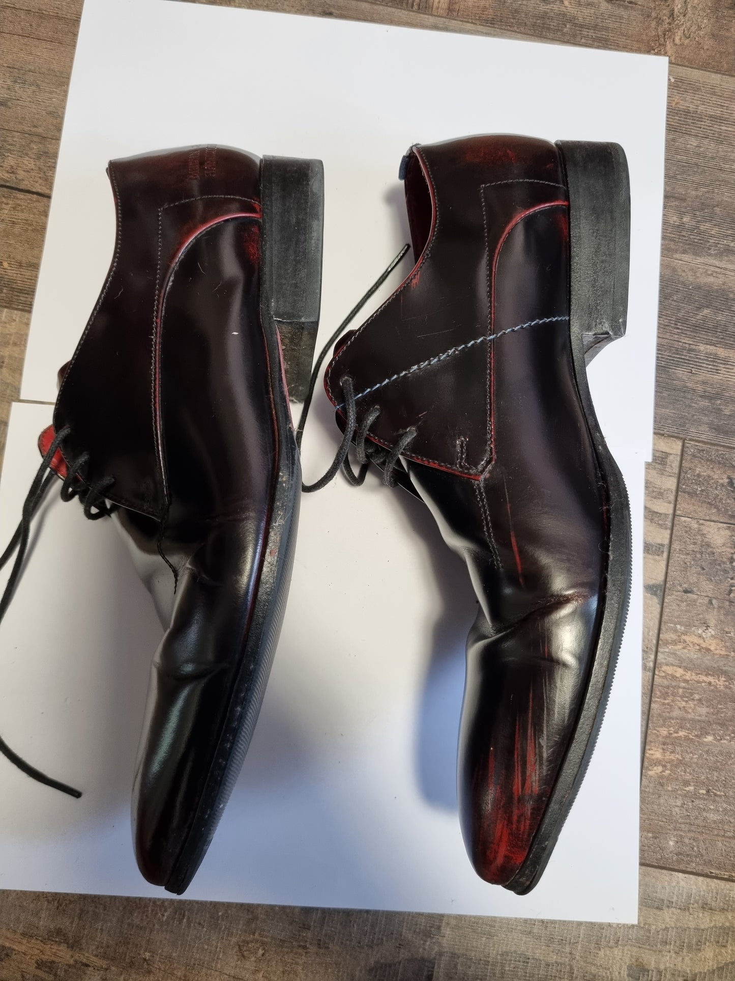 Derbies noires et rouges